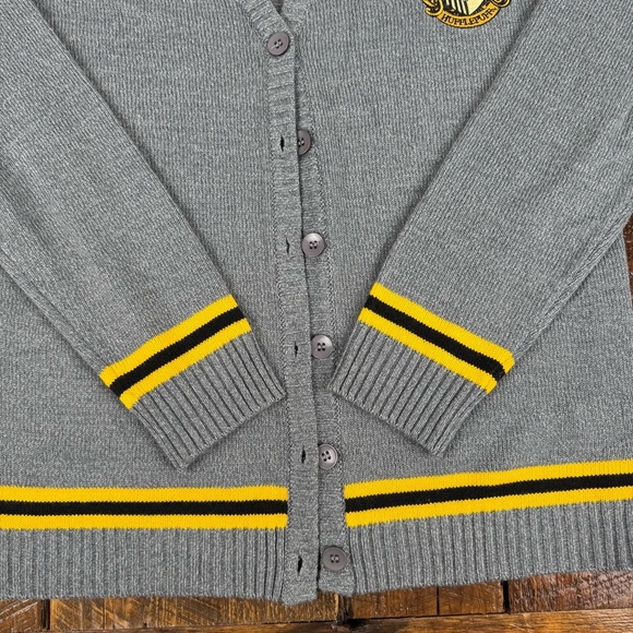 Hufflepuff House Crest Cardigan – Harry Potter Official Knitwear - Picture 4 of 14